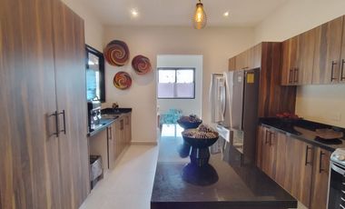 Casa con 4 recamaras en Magnolia Residencial, San Miguel de Allende, 292 m2
