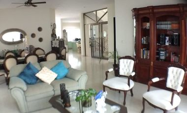 Casa en Venta en SM 11. Con alberca . También propia para  despacho de abogados, contable, notaria etc.