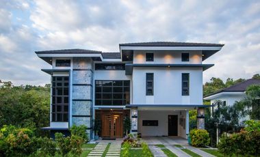 Modern Design 6BR House and Lot w/ Golf Club Share in Anvaya Cove, Morong Bataan