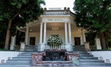 Casa en Venta de oportunidad Estilo Frances Col. Americana, Para Hotel, Negocios, Des. Vertical