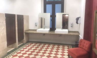 Casa en Venta de oportunidad Estilo Frances Col. Americana, Para Hotel, Negocios, Des. Vertical