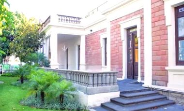 Casa en Venta Estilo Frances Col. Americana, Para Hotel, Negocios, Des. Vertical