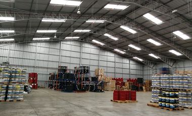 VENTA EXCELENTE GALPON INDUSTRIAL NORTE DE QUITO, FACILIDAD DE MANEJO DE CONTENEDORES