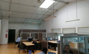 VENTA EXCELENTE GALPON INDUSTRIAL NORTE DE QUITO, FACILIDAD DE MANEJO DE CONTENEDORES