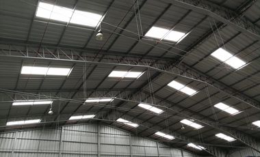 VENTA EXCELENTE GALPON INDUSTRIAL NORTE DE QUITO, FACILIDAD DE MANEJO DE CONTENEDORES