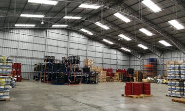 VENTA EXCELENTE GALPON INDUSTRIAL NORTE DE QUITO, FACILIDAD DE MANEJO DE CONTENEDORES