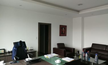 VENTA EXCELENTE GALPON INDUSTRIAL NORTE DE QUITO, FACILIDAD DE MANEJO DE CONTENEDORES