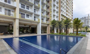 Rush Sale! 1bedroom with balcony , Celandine condominium accross Ayala Cloverleaf Mall QC