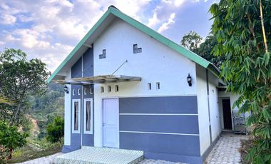 Dijual Rumah Villa Utara Jembatan Kaca Kemuning Karanganyar
