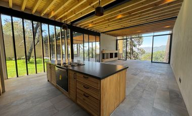Casa en venta en Avándaro a 5 minutos del club de golf en Valle de Bravo