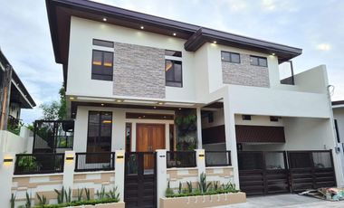 Brandnew Modern Opulent House in BF Homes Paranaque