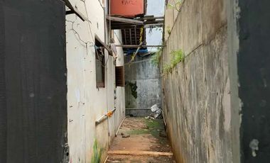 Rumah Kokoh Area Cilandak Barat, 800 Meter Ke Jalan Antasari