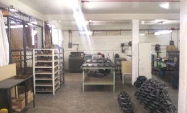 Edificio 4 pisos en Naucalpan con Oficinas y departamento habitacional