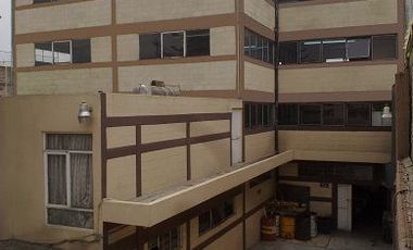Edificio 4 pisos en Naucalpan con Oficinas y departamento habitacional