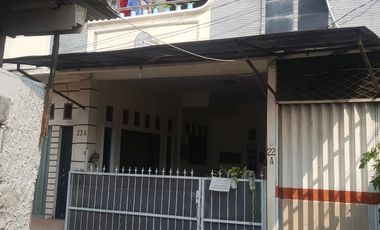 Dijual Cepat BU Rumah dan Kosan di Pancoran ada 10 Kamar , Lokasi Strategis