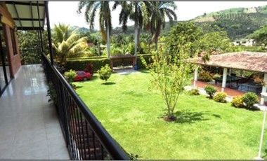 VENTA DE CASA CAMPESTRE DE 600 M2 CONSTRUIDOS SOBRE UN LOTE DE 2.300 M2, SITUADA EN SANTAGUEDA, MANIZALES CALDAS