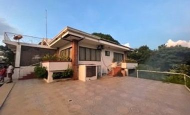 VILLA IN CALATAGAN with SWIMMING POOL FOR SALE!