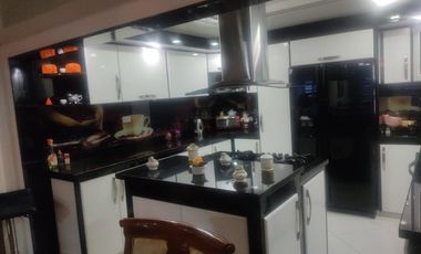 SE VENDE EXCELENTE CASA EN MODELIA , 5ALCOBAS FRENTE A PARQUE