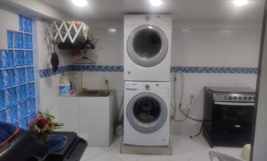 SE VENDE EXCELENTE CASA EN MODELIA , 5ALCOBAS FRENTE A PARQUE