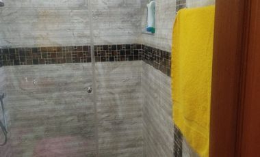 SE VENDE EXCELENTE CASA EN MODELIA , 5ALCOBAS FRENTE A PARQUE