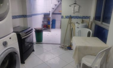 SE VENDE EXCELENTE CASA EN MODELIA , 5ALCOBAS FRENTE A PARQUE