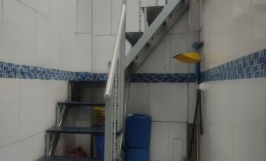 SE VENDE EXCELENTE CASA EN MODELIA , 5ALCOBAS FRENTE A PARQUE
