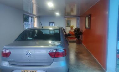 SE VENDE EXCELENTE CASA EN MODELIA , 5ALCOBAS FRENTE A PARQUE
