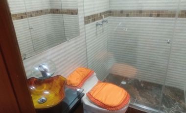 SE VENDE EXCELENTE CASA EN MODELIA , 5ALCOBAS FRENTE A PARQUE