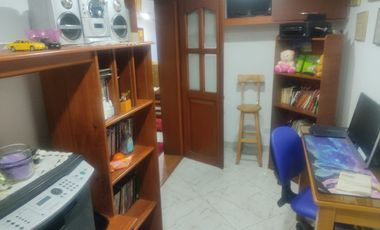 SE VENDE EXCELENTE CASA EN MODELIA , 5ALCOBAS FRENTE A PARQUE