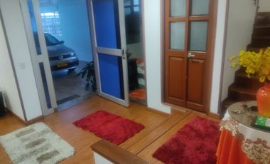 SE VENDE EXCELENTE CASA EN MODELIA , 5ALCOBAS FRENTE A PARQUE