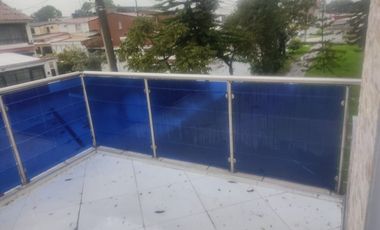 SE VENDE EXCELENTE CASA EN MODELIA , 5ALCOBAS FRENTE A PARQUE
