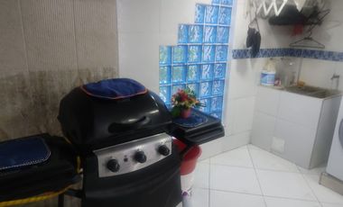 SE VENDE EXCELENTE CASA EN MODELIA , 5ALCOBAS FRENTE A PARQUE