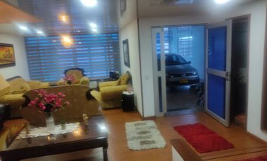 SE VENDE EXCELENTE CASA EN MODELIA , 5ALCOBAS FRENTE A PARQUE