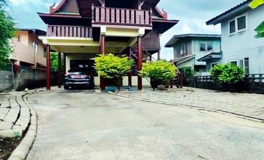 ขายด่วน!! ขายถูกจริงๆๆ  บ้านเดี่ยวทรงไทยประยุกต์ หมู่บ้านปิ่นเจริญ 1 ซอยสรณคมน์ 19 ใกล้รถไฟฟ้าสีแดง (ดอนเมือง) สนามบินดอนเมือง ทำเลดีการเดินทางสะดวก