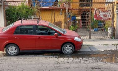 CASA AMPLIA SOBRE AV. DALIAS DE 4 RECAMARAS