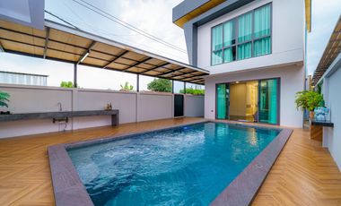Luxury Pool Villa Modern Style in Pattaya 5 bedroom