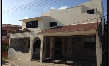 Casa en venta. Fraccionamiento Framboyanes, Villahermosa.