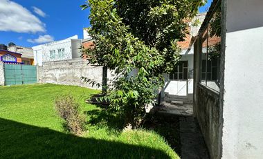 CASA DE UN NIVEL EN RENTA