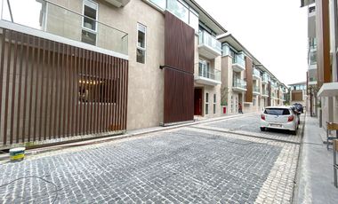 Luxurious Modern Townhouses in New Manila