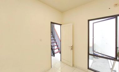 Rumah 10 Menit ke Stasiun Cisauk SHM Hadap Utara Siap KPR J-37485