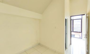 Rumah 10 Menit ke Stasiun Cisauk SHM Hadap Utara Siap KPR J-37485