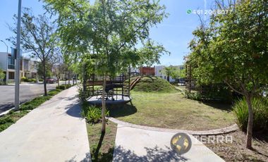 RENTA Casa En La Reserva Celaya Gto., Amplia y Equipada en Circuito Apeninos, Fraccionamiento Privado