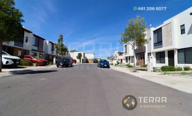 RENTA Casa En La Reserva Celaya Gto., Amplia y Equipada en Circuito Apeninos, Fraccionamiento Privado