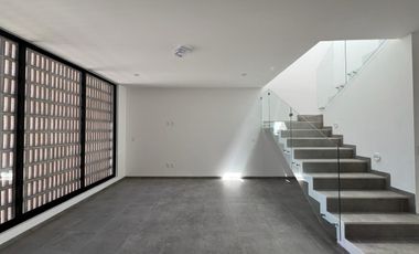 CASA EN VENTA FRACC LOMALTA, TRES MARÍAS CASA CLUB, GIMNASIO, ETC ZONA DE HOSPITALES