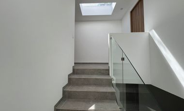 CASA EN VENTA FRACC LOMALTA, TRES MARÍAS CASA CLUB, GIMNASIO, ETC ZONA DE HOSPITALES