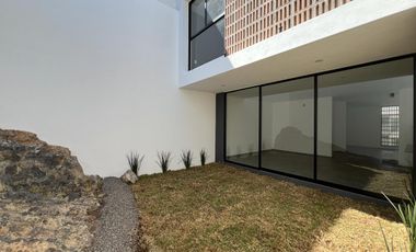 CASA EN VENTA FRACC LOMALTA, TRES MARÍAS CASA CLUB, GIMNASIO, ETC ZONA DE HOSPITALES