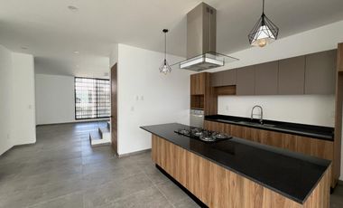 CASA EN VENTA FRACC LOMALTA, TRES MARÍAS CASA CLUB, GIMNASIO, ETC ZONA DE HOSPITALES