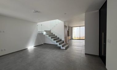 CASA EN VENTA FRACC LOMALTA, TRES MARÍAS CASA CLUB, GIMNASIO, ETC ZONA DE HOSPITALES