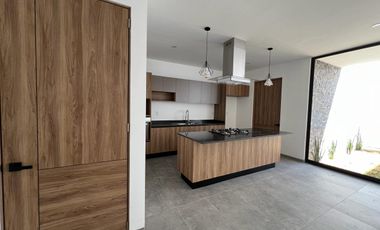 CASA EN VENTA FRACC LOMALTA, TRES MARÍAS CASA CLUB, GIMNASIO, ETC ZONA DE HOSPITALES