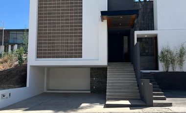 CASA EN VENTA FRACC LOMALTA, TRES MARÍAS CASA CLUB, GIMNASIO, ETC ZONA DE HOSPITALES